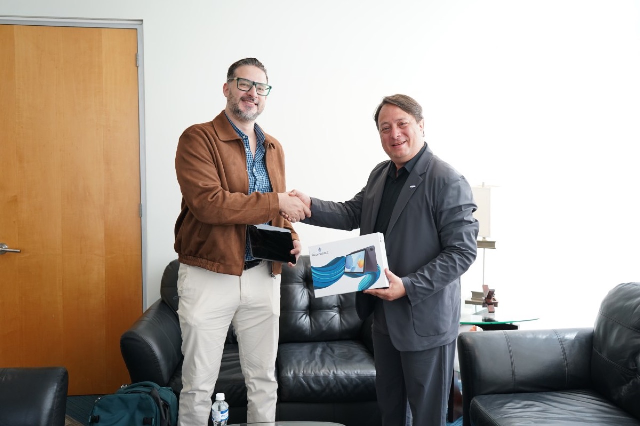 Noticia: SDE gestiona tecnología educativa con firma Blue Castle